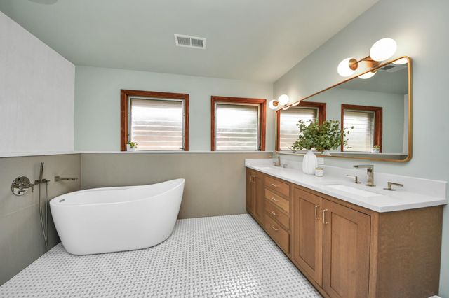 6327 Grovewood Ln, Houston, TX 77008