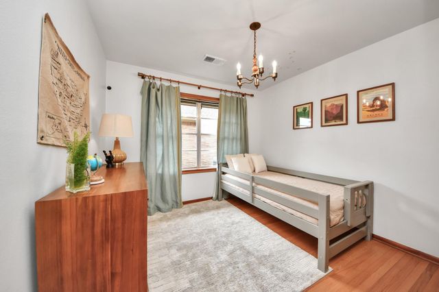 6327 Grovewood Ln, Houston, TX 77008