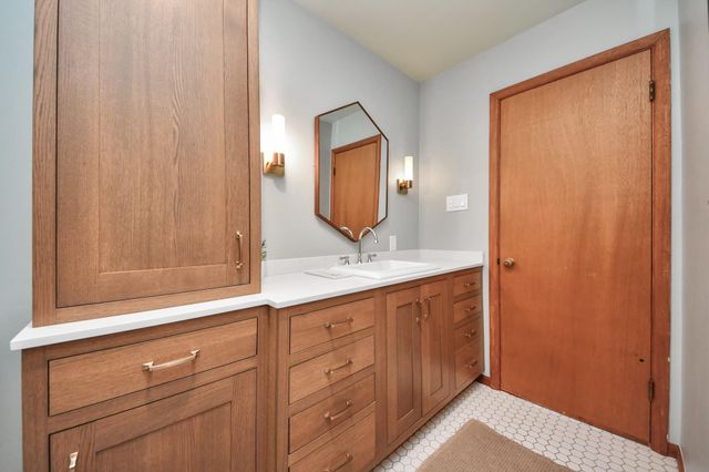 6327 Grovewood Ln, Houston, TX 77008