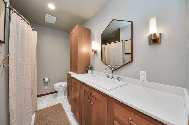 6327 Grovewood Ln, Houston, TX 77008