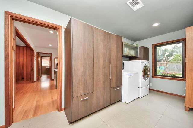 6327 Grovewood Ln, Houston, TX 77008