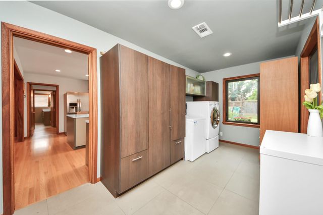 6327 Grovewood Ln, Houston, TX 77008