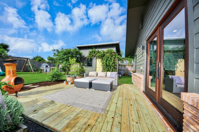 6327 Grovewood Ln, Houston, TX 77008