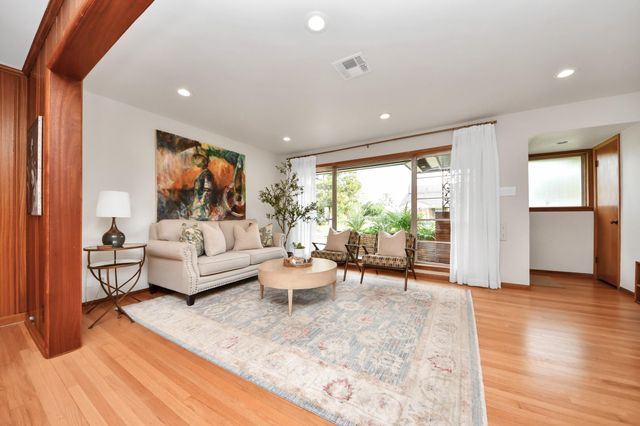 6327 Grovewood Ln, Houston, TX 77008