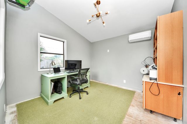 6327 Grovewood Ln, Houston, TX 77008