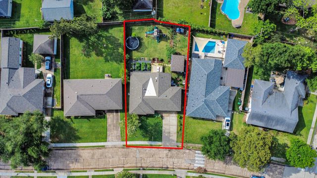 6327 Grovewood Ln, Houston, TX 77008