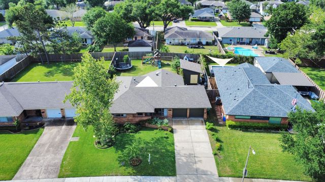 6327 Grovewood Ln, Houston, TX 77008