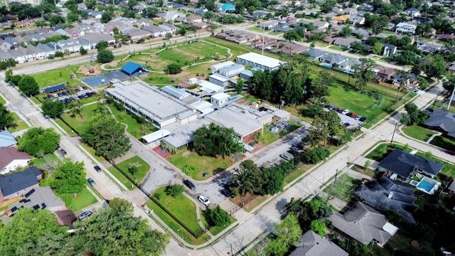 6327 Grovewood Ln, Houston, TX 77008