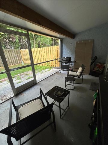 7402 NW 75th St, Tamarac, FL 33321