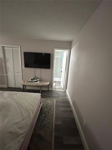 7402 NW 75th St, Tamarac, FL 33321