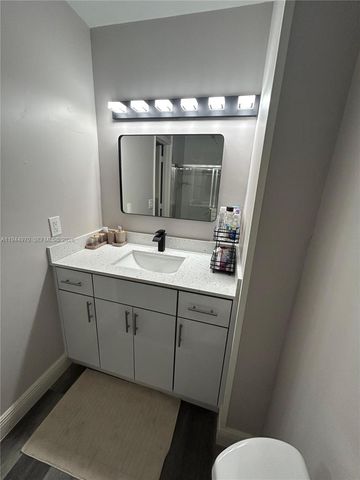 7402 NW 75th St, Tamarac, FL 33321