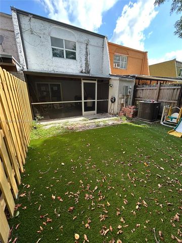 7402 NW 75th St, Tamarac, FL 33321