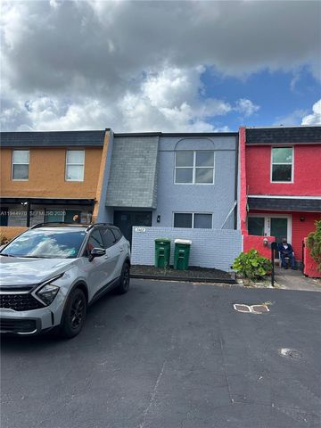 7402 NW 75th St, Tamarac, FL 33321