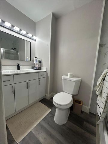 7402 NW 75th St, Tamarac, FL 33321