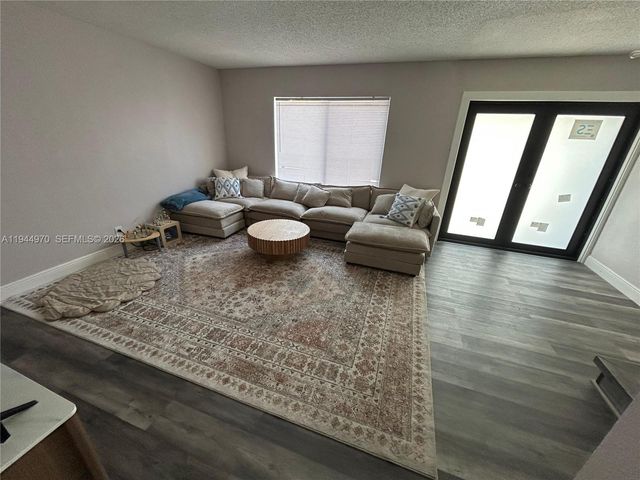 7402 NW 75th St, Tamarac, FL 33321