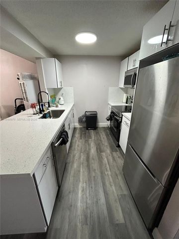 7402 NW 75th St, Tamarac, FL 33321