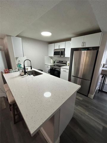 7402 NW 75th St, Tamarac, FL 33321