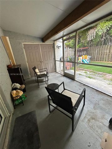 7402 NW 75th St, Tamarac, FL 33321