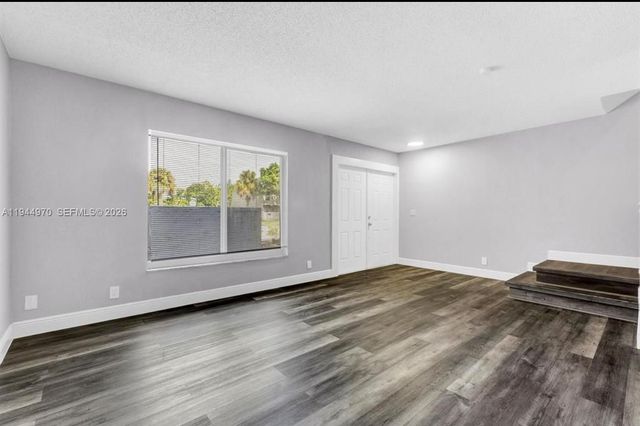 7402 NW 75th St, Tamarac, FL 33321