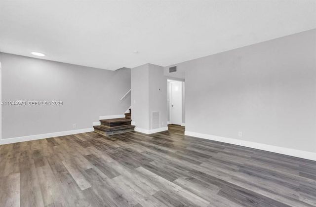 7402 NW 75th St, Tamarac, FL 33321