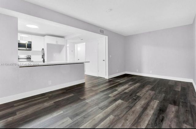 7402 NW 75th St, Tamarac, FL 33321