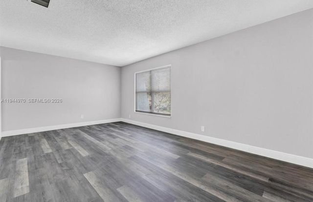 7402 NW 75th St, Tamarac, FL 33321