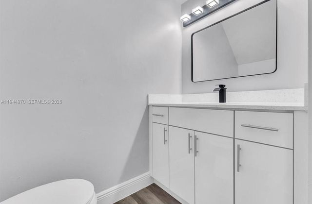 7402 NW 75th St, Tamarac, FL 33321