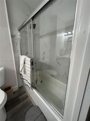 7402 NW 75th St, Tamarac, FL 33321