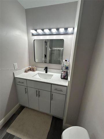 7402 NW 75th St, Tamarac, FL 33321