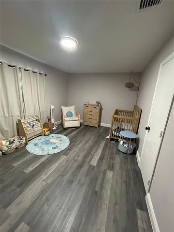 7402 NW 75th St, Tamarac, FL 33321