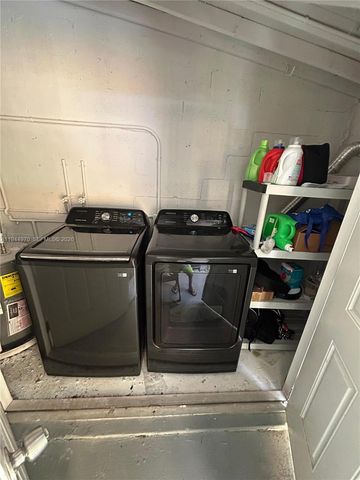 7402 NW 75th St, Tamarac, FL 33321