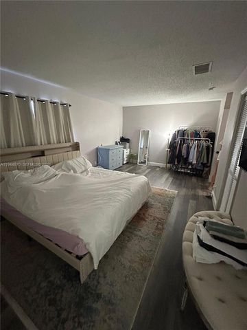 7402 NW 75th St, Tamarac, FL 33321