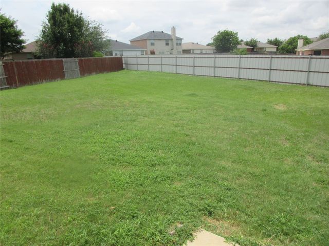 1100 Manhassett Court, Fort Worth, TX 76140