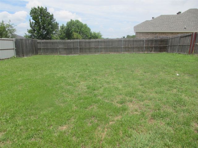 1100 Manhassett Court, Fort Worth, TX 76140