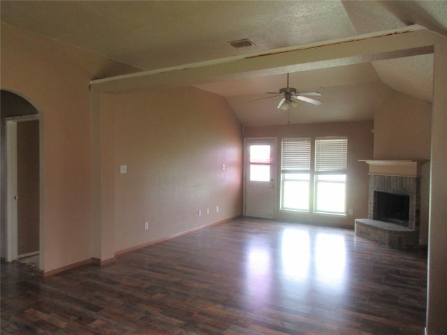 1100 Manhassett Court, Fort Worth, TX 76140