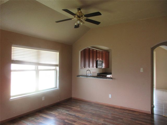 1100 Manhassett Court, Fort Worth, TX 76140