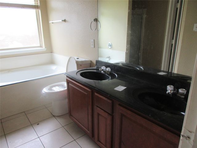 1100 Manhassett Court, Fort Worth, TX 76140