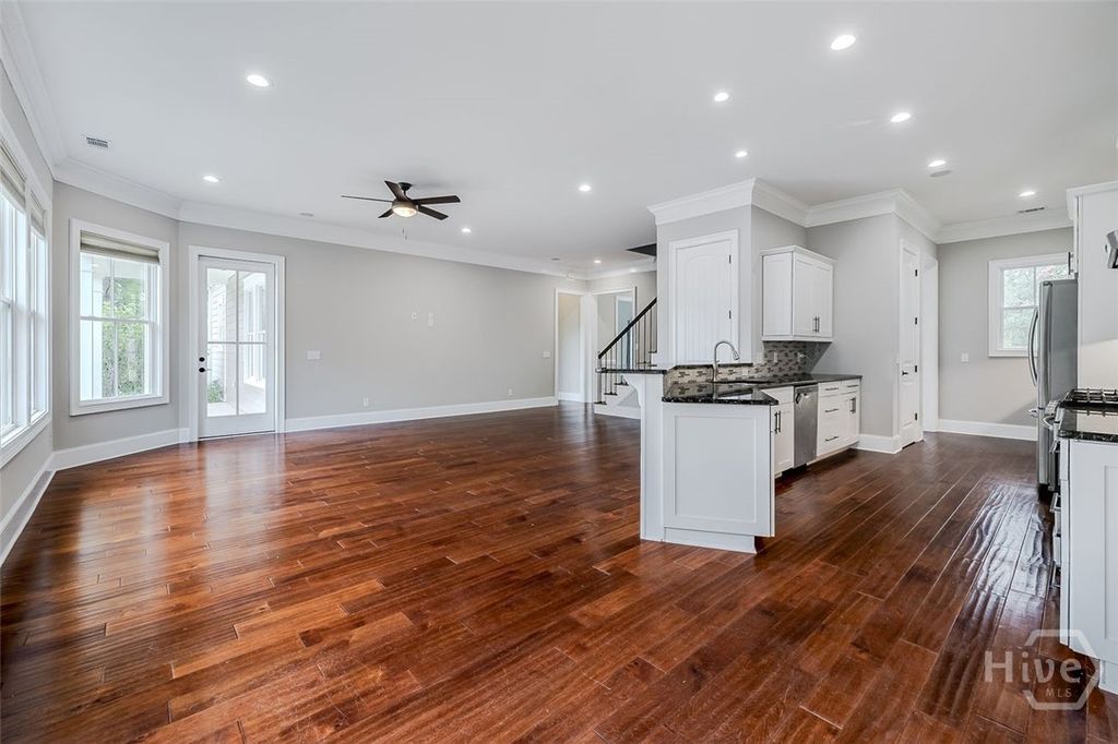 Image 9 of property listing at 195 Spanton Crescent, Pooler, GA 31322