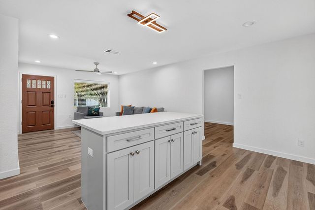 204 Chippendale Ave, Austin, TX 78745