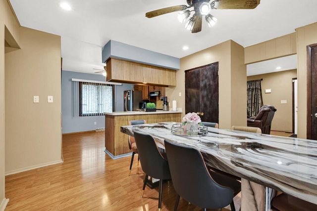 2522 College AVENUE, Milwaukee, WI 53221