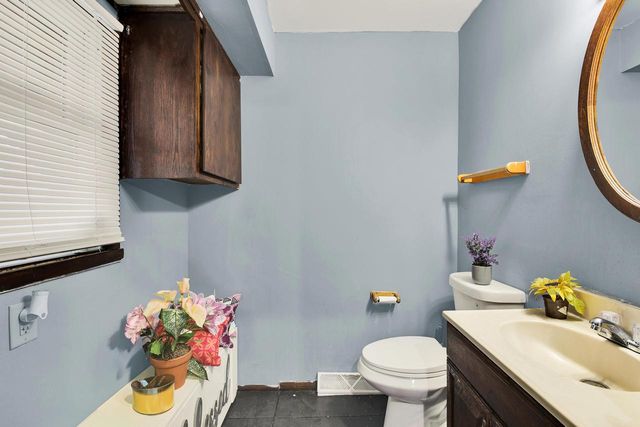 2522 College AVENUE, Milwaukee, WI 53221