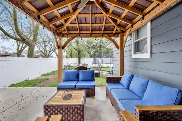 2522 College AVENUE, Milwaukee, WI 53221