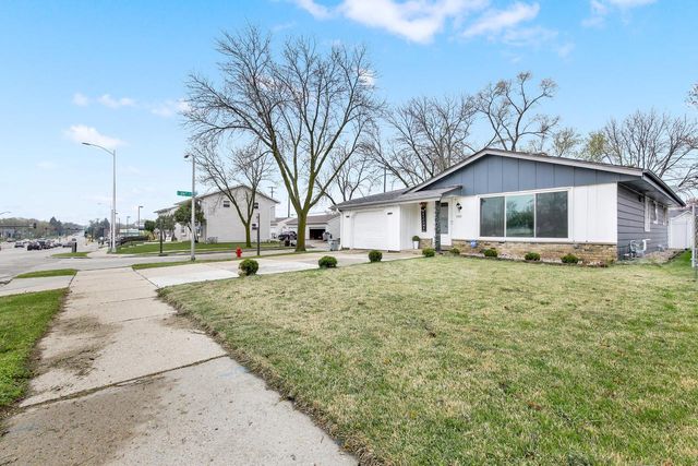 2522 College AVENUE, Milwaukee, WI 53221