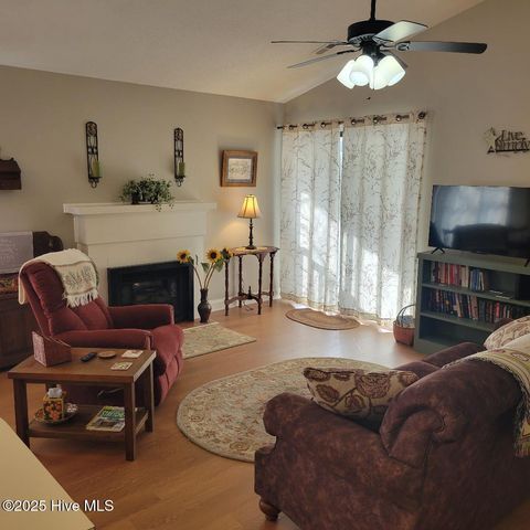 137 W Victoria Court E, Greenville, NC 27834