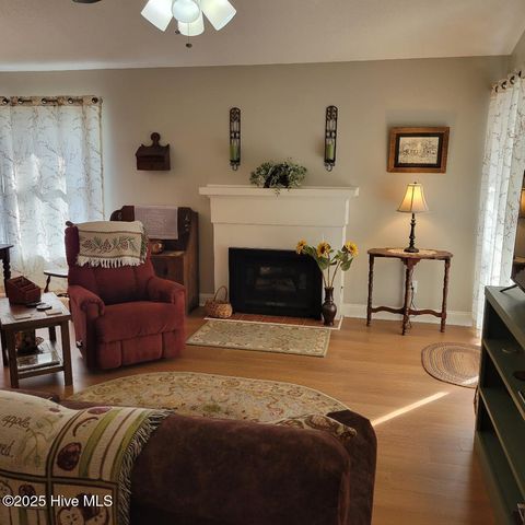 137 W Victoria Court E, Greenville, NC 27834