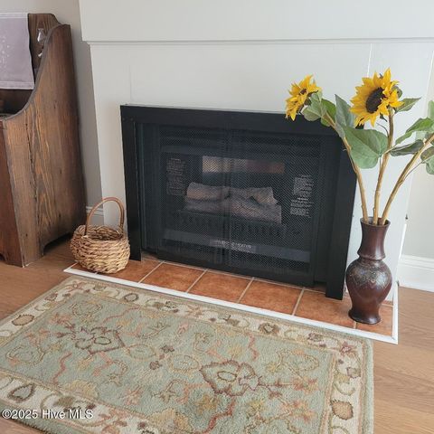 137 W Victoria Court E, Greenville, NC 27834