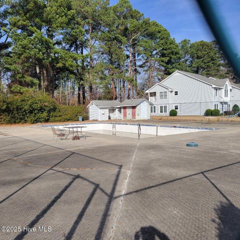 137 W Victoria Court E, Greenville, NC 27834