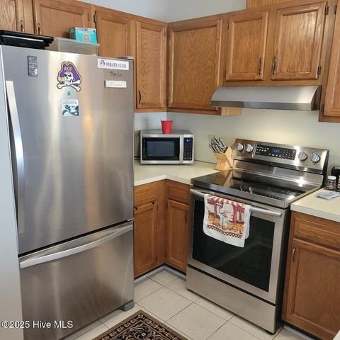 137 W Victoria Court E, Greenville, NC 27834