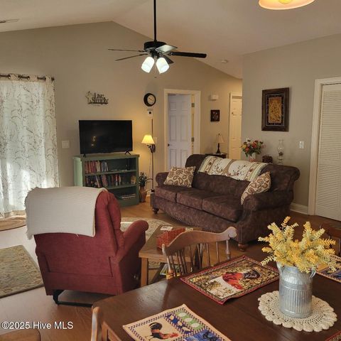 137 W Victoria Court E, Greenville, NC 27834