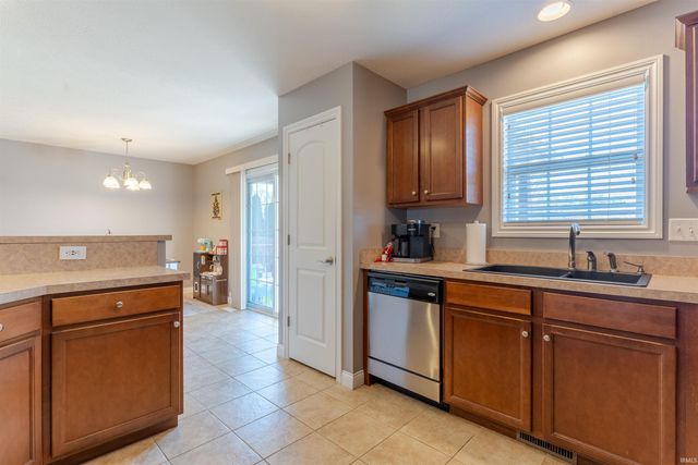 7720 St. Jordan Circle, Newburgh, IN 47630